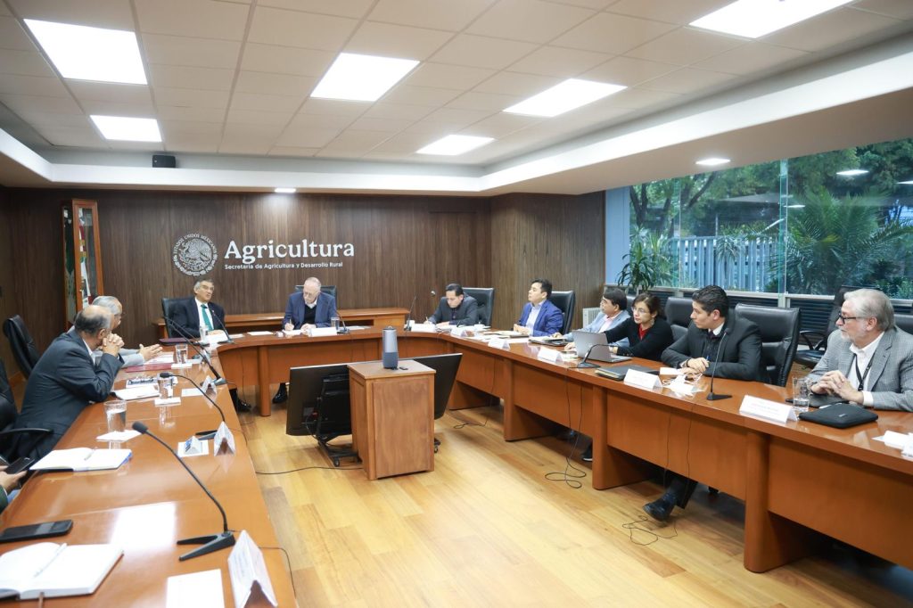 Imagen-de-WhatsApp-2025-02-20-a-las-00.44.25_780885c4-1024x682 Gestiona gobernador apoyos para la agricultura y los productores de Tamaulipas