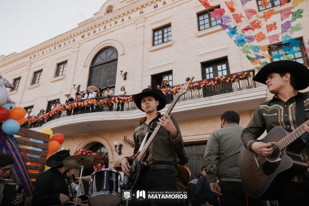 2ede2ed8-7f13-483d-bc71-73ad35cb9671-1024x683 Encabeza Alcalde Beto Granados Desfile Internacional de Fiestas Mexicanas