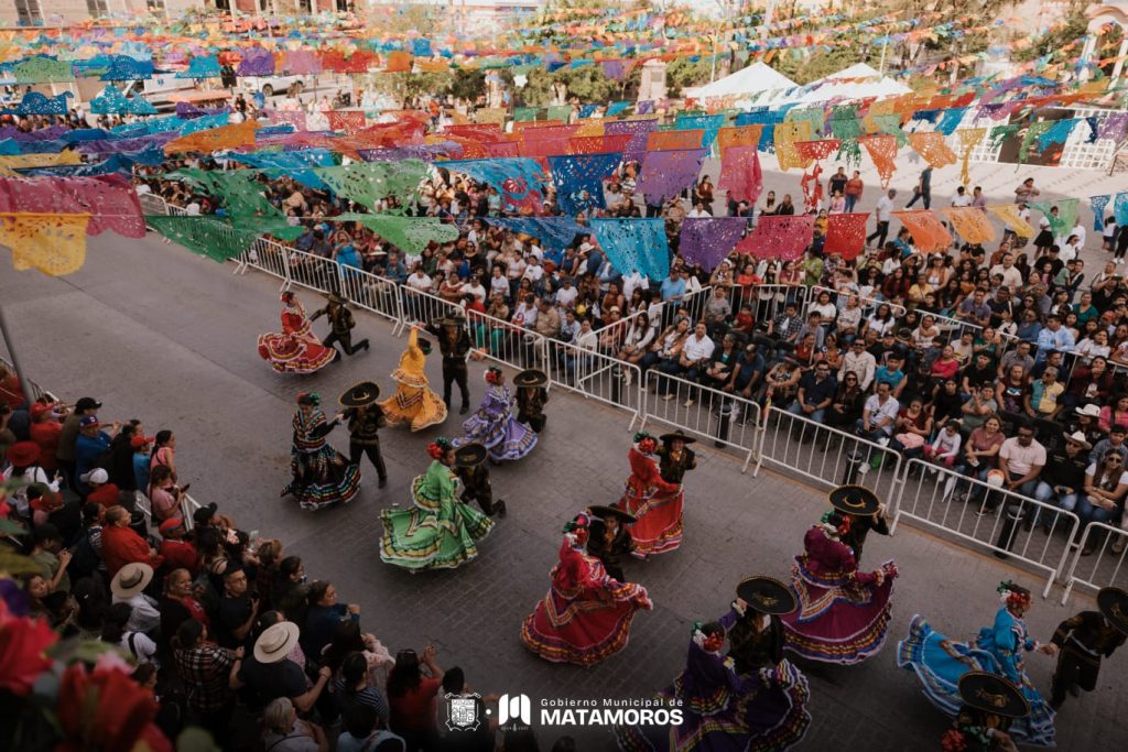 d78e2d75-f0a6-4918-997b-51d11054f239-1024x683 Encabeza Alcalde Beto Granados Desfile Internacional de Fiestas Mexicanas