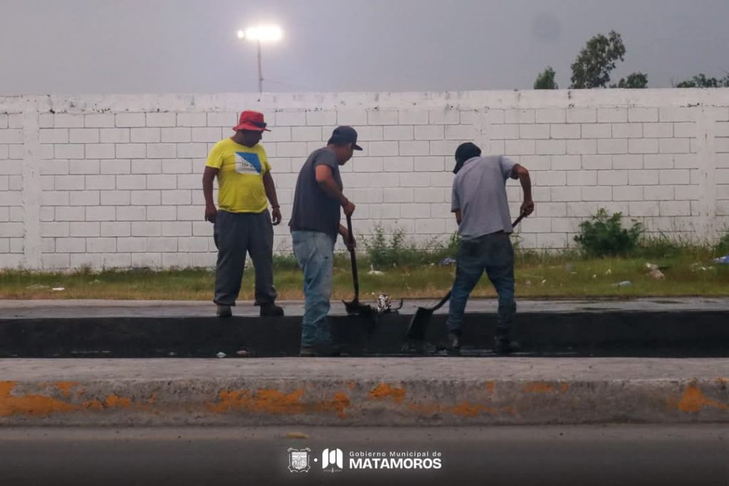 IMG-20250531-WA0000-1024x683 Trabajos de limpieza en rejillas pluviales; acción preventiva para evitar encharcamientos
