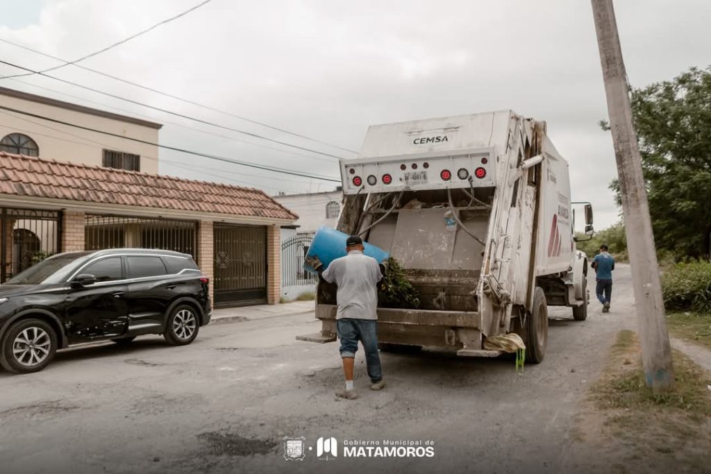 Imagen-de-WhatsApp-2025-05-30-a-las-19.37.05_7f80cb53-1024x683 Limpieza Pública recorre día con día las Calles de Matamoros