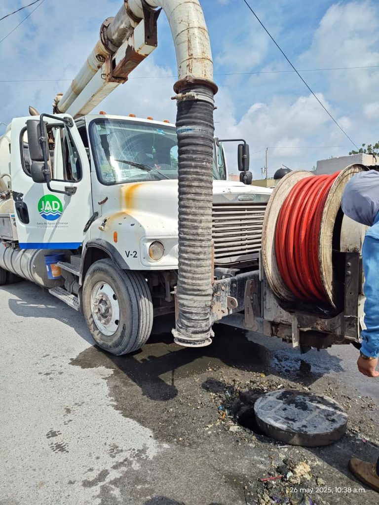 IMG-20250601-WA0009-768x1024 Gobierno Municipal y JAD trabajan en el mantenimiento del drenaje en San Miguel