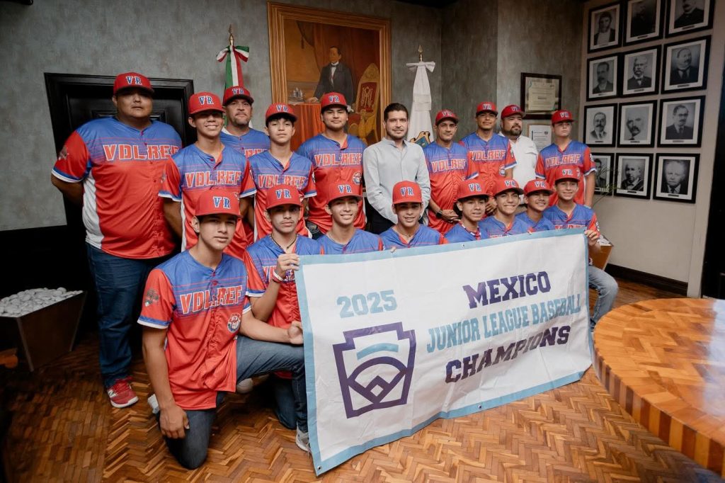 IMG-20250622-WA0003-1024x682 El alcalde, Beto Granados recibe a los campeones de la Liga Pequeña de Béisbol "Villa del Refugio"