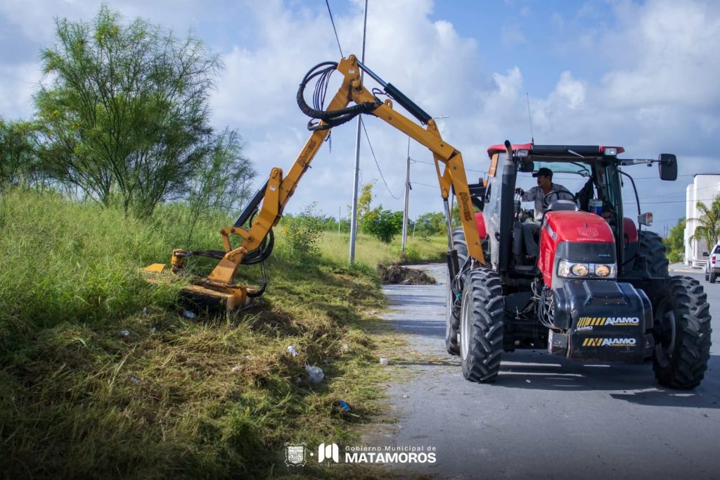IMG-20250625-WA0021-1024x682 "Gobierno de Matamoros realiza trabajos de limpieza en canal de la Av. 12 de Marzo para prevenir inundaciones"