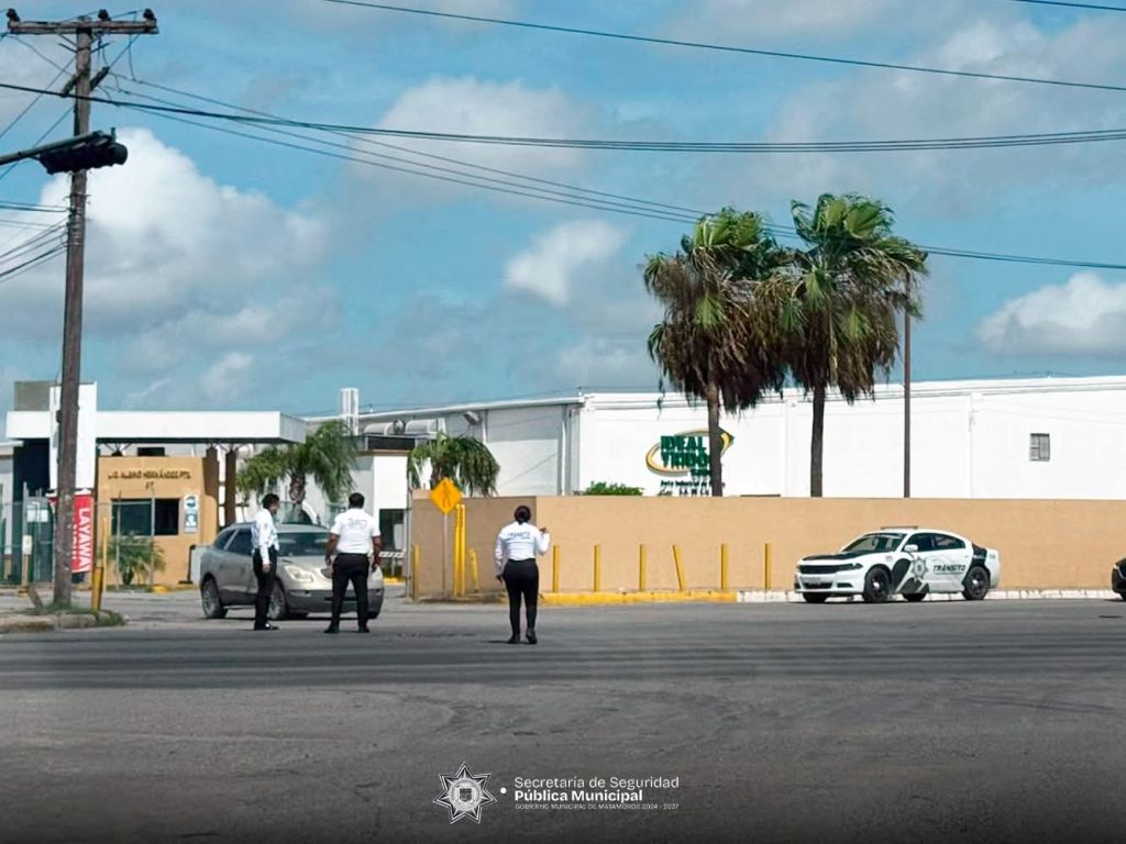 IMG-20250703-WA0104-1024x768 Agentes de Tránsito garantizan la seguridad vial en semáforos afectados por lluvias: Gobierno de Matamoros