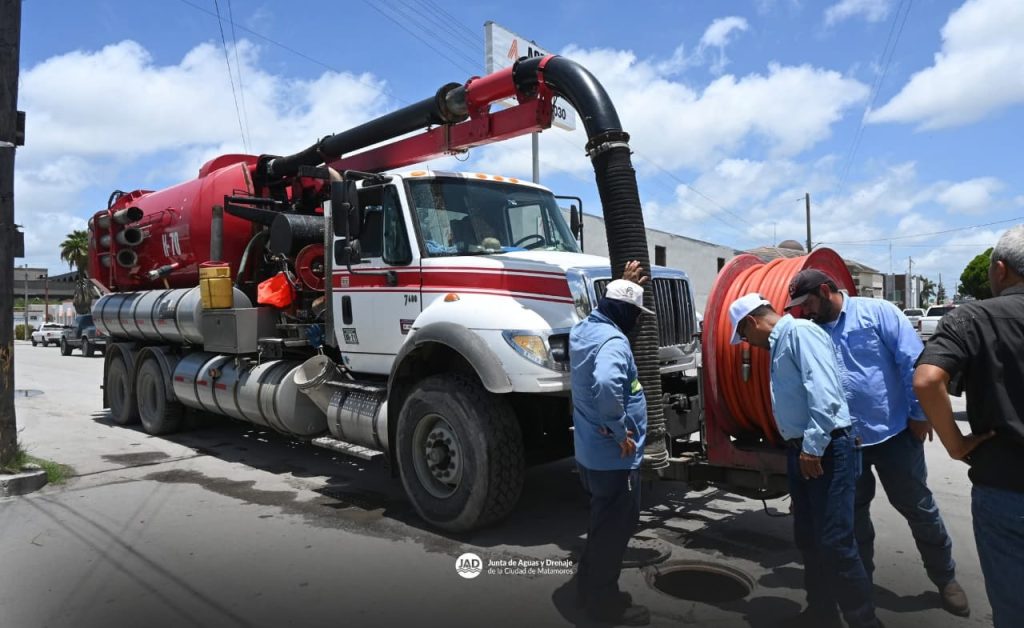IMG-20250704-WA0020-1024x628 Trabaja Gobierno de Matamoros en bajar niveles de agua en la colonia Las Norias