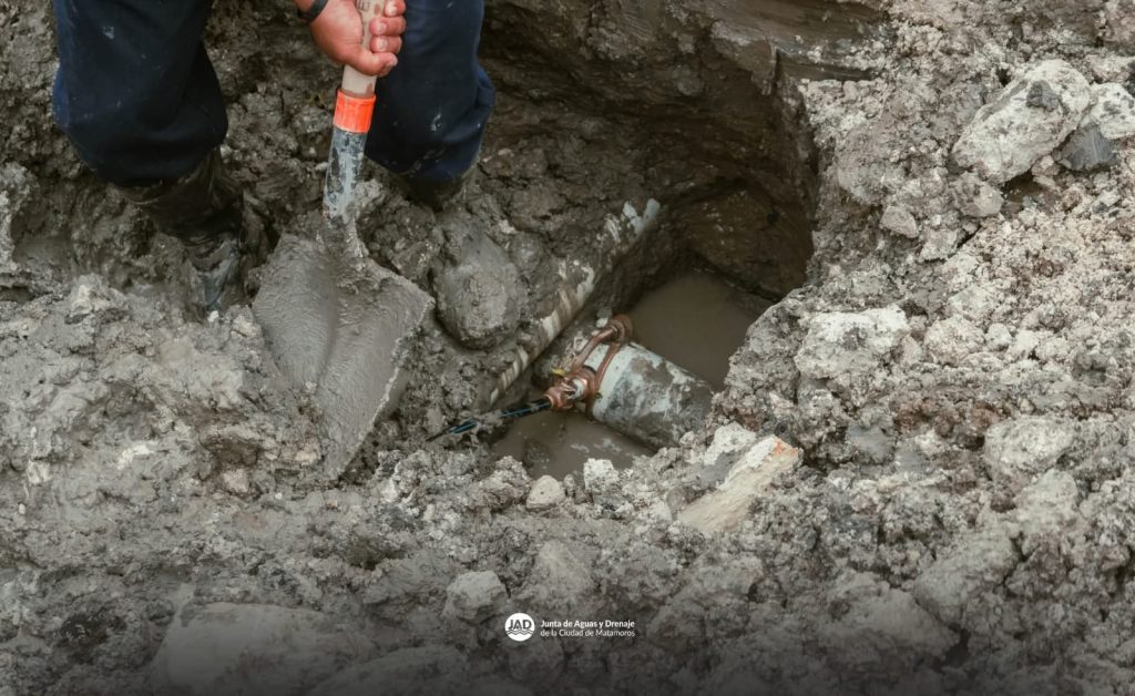 IMG-20250714-WA0020-1024x628 Gobierno de Matamoros repara fuga de agua en Villa Española