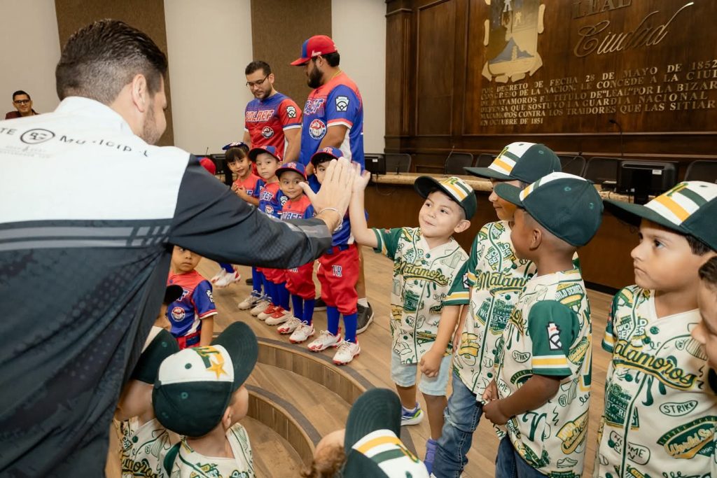 IMG-20250801-WA0021-1024x683 Alcalde Beto Granados recibe a peloteritos que representarán a Matamoros en Torneo Nacional