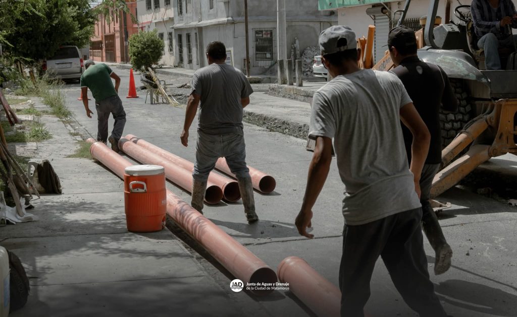 IMG-20250805-WA0009-1024x629 Trabajan en reparación de línea de drenaje sanitario en la colonia Mariano Matamoros