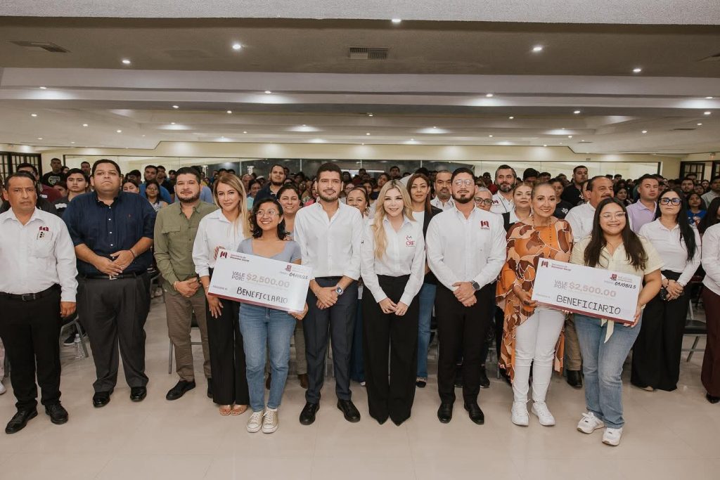 IMG-20250806-WA0004-1024x683 Beto Granados entrega apoyos del programa “Mi Título” en beneficio de estudiantes matamorenses