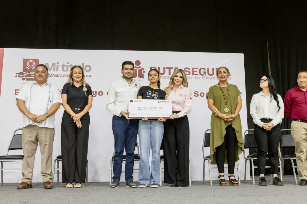 IMG-20250808-WA0000-1024x683 Entrega Beto Granados apoyos económicos a estudiantes; mil jóvenes son beneficiados