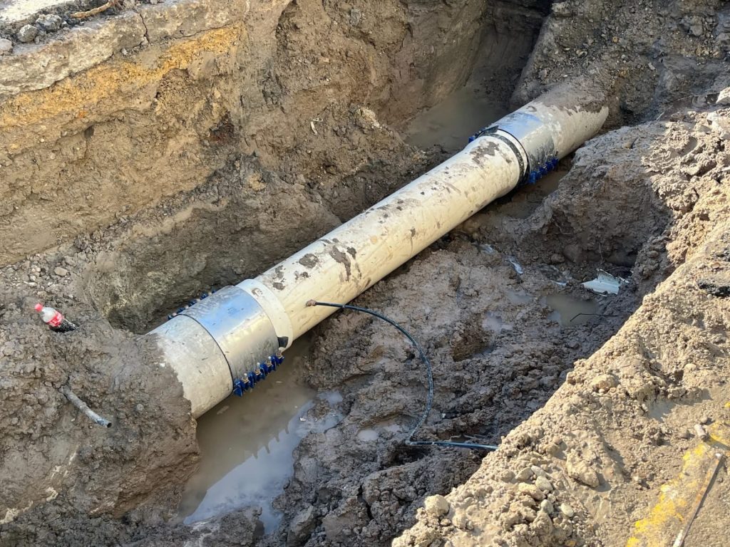 IMG-20250812-WA0044-1024x768 Gobierno de Beto Granados informa sobre reparación de fuga de agua en la calle Primera