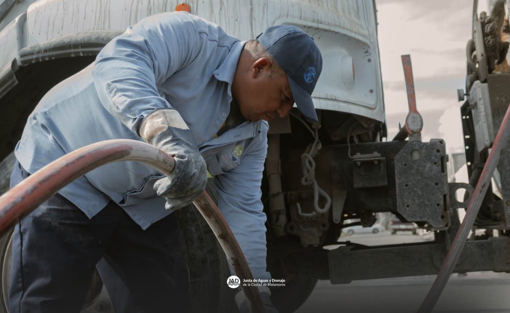 IMG-20250815-WA0018-1024x629 Gobierno de Matamoros realiza limpieza de cárcamo pluvial en Avenida del Trabajo