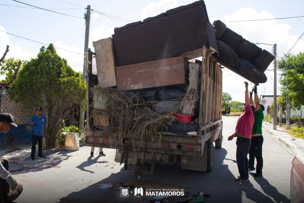 Imagen-de-WhatsApp-2025-08-02-a-las-17.26.25_08c4a677-1024x682 Continúa Gobierno de Beto Granados acciones contra el dengue con jornada de descacharrización