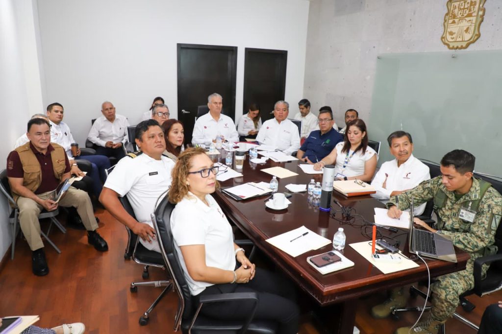 Imagen-de-WhatsApp-2025-08-20-a-las-17.18.26_4969c15d-1024x682 Refuerza trabajo en equipo programas preventivos y acciones de salud: SST