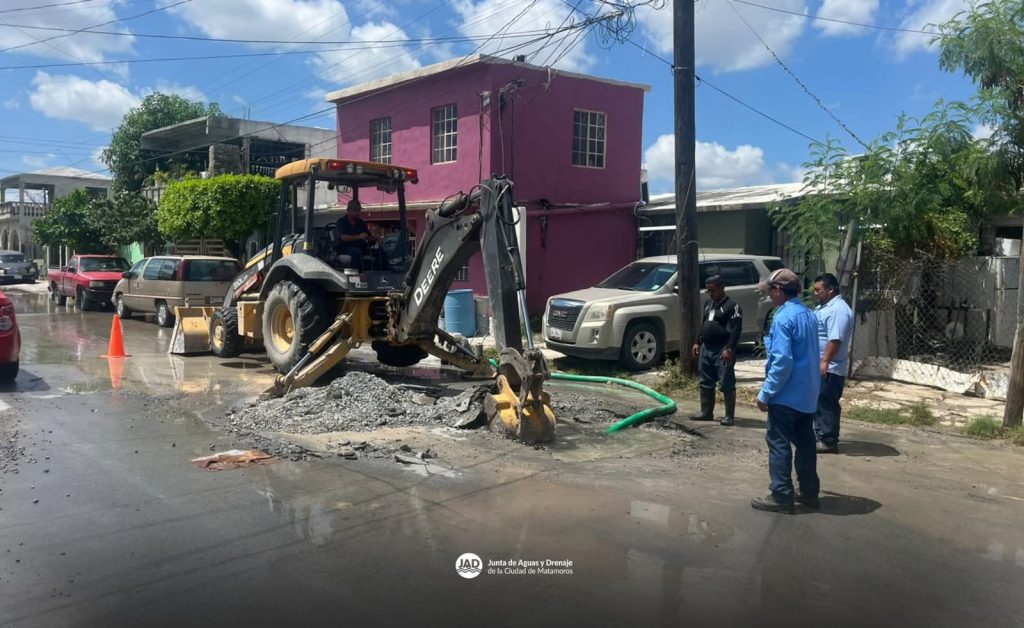IMG-20250913-WA0016-1024x628 Repara gobierno municipal fuga de agua potable en fraccionamiento Puerto Rico