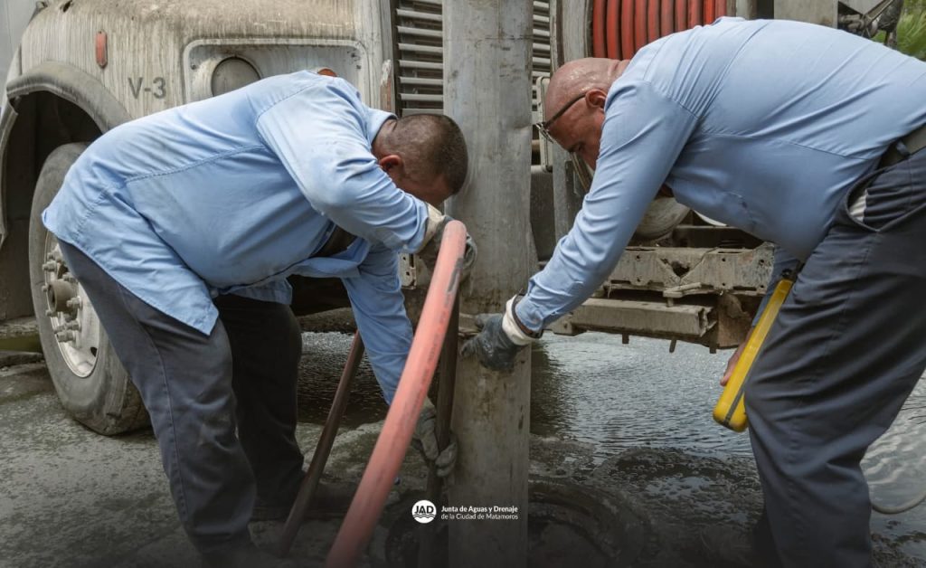 IMG-20250915-WA0077-1024x628 El Gobierno Municipal realiza limpieza en líneas de drenaje sanitario en la colonia Popular