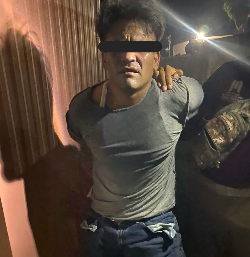 IMG-20250930-WA0012-999x1024 Detienen a sujeto en flagrancia de robo en el jardín de niños Carolina Balboa gracias a rondines del operativo “Escuela Segura”