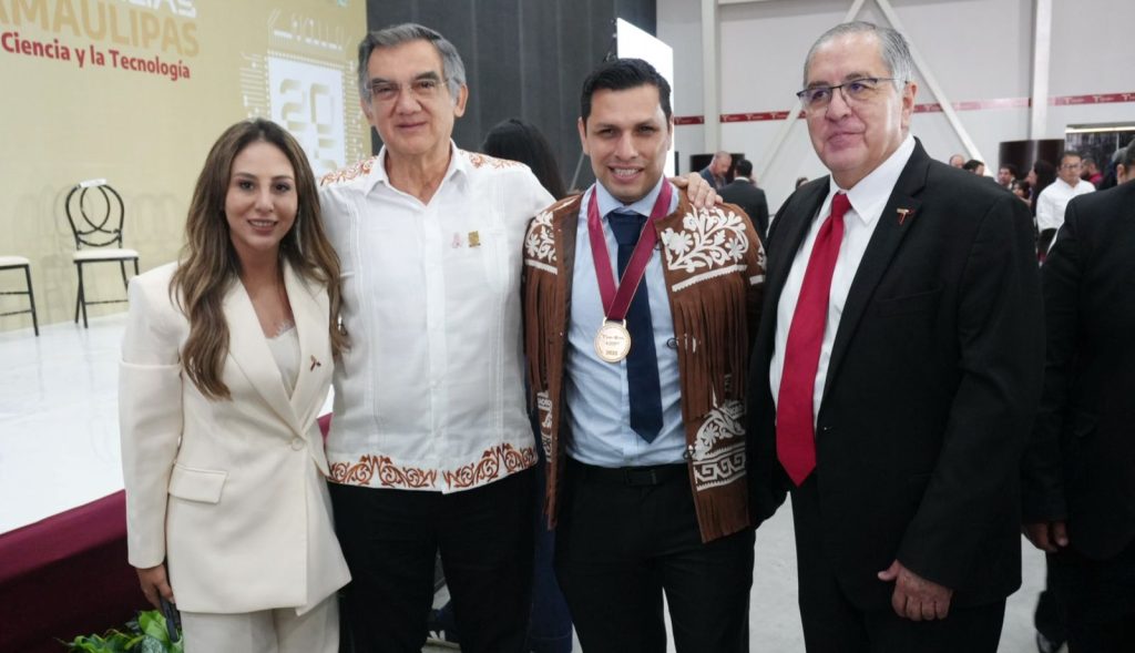 IMG-20251017-WA0063-1024x589 Docente de la UTM recibe de manos del Gobernador Américo Villarreal el Premio Estatal de Innovación, Ciencia y Tecnología 2025