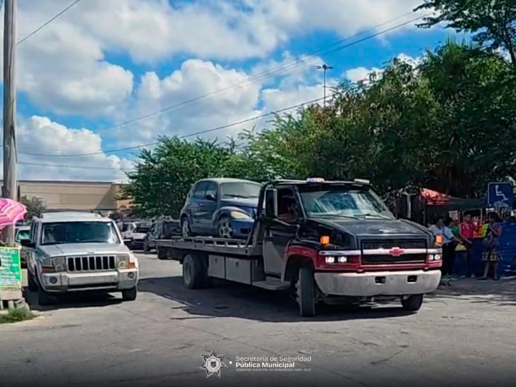 IMG-20251018-WA0034-1024x768 Continúan los operativos de retiro de vehículos abandonados en Valle de Casablanca