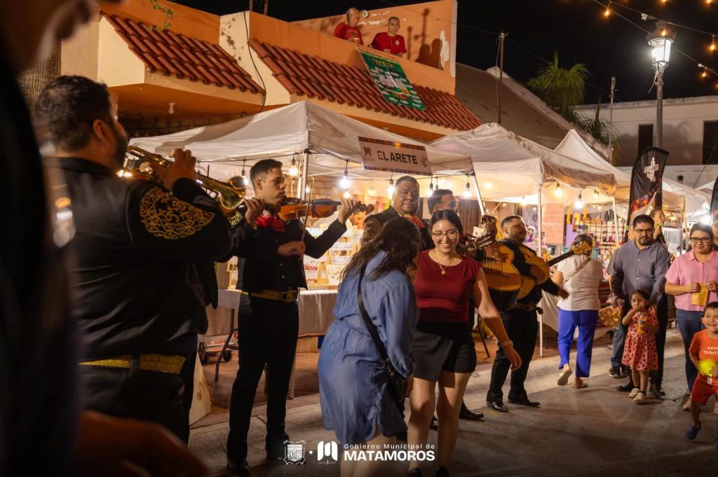 Imagen-de-WhatsApp-2025-10-21-a-las-11.07.22_b8582698-1024x681 La Calle 9 volvió a brillar en el corazón de Matamoros
