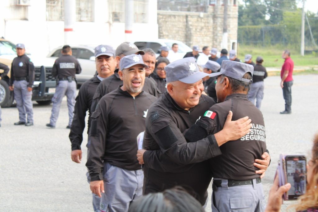 IMG-20251102-WA0031-1024x682 CEDES Victoria rinde homenaje a custodio por más de tres décadas de servicio