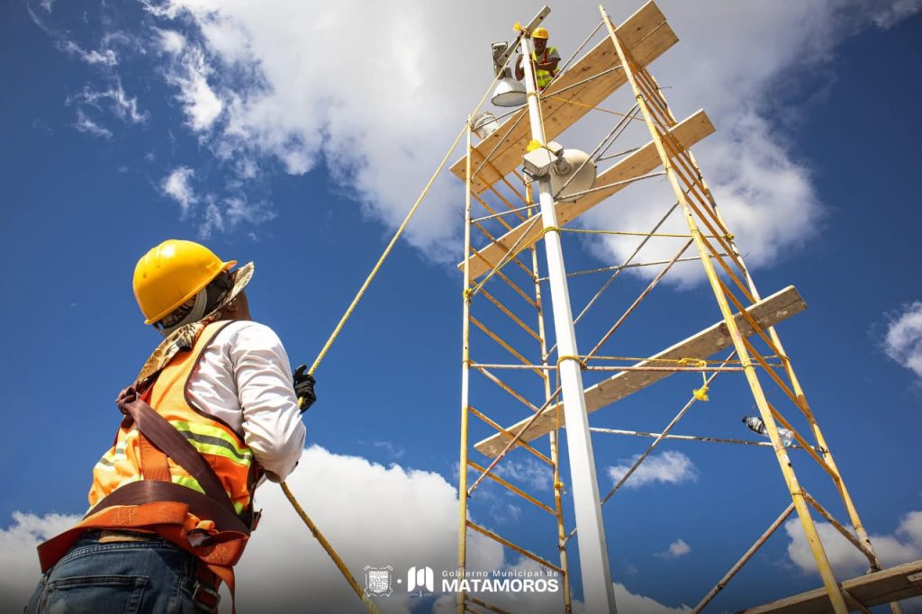 Imagen-de-WhatsApp-2025-11-15-a-las-14.00.42_1ff08f29-1024x682 Beto Granados impulsa mejora de espacios deportivos; comienza rehabilitación en canchas del cambio