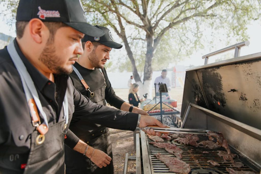 Imagen-de-WhatsApp-2025-11-28-a-las-19.01.16_9c7b42dd-1024x682 Alcalde Beto Granados celebra el Día de Acción de Gracias con niñas y niños de la Casa Hogar de Matamoros