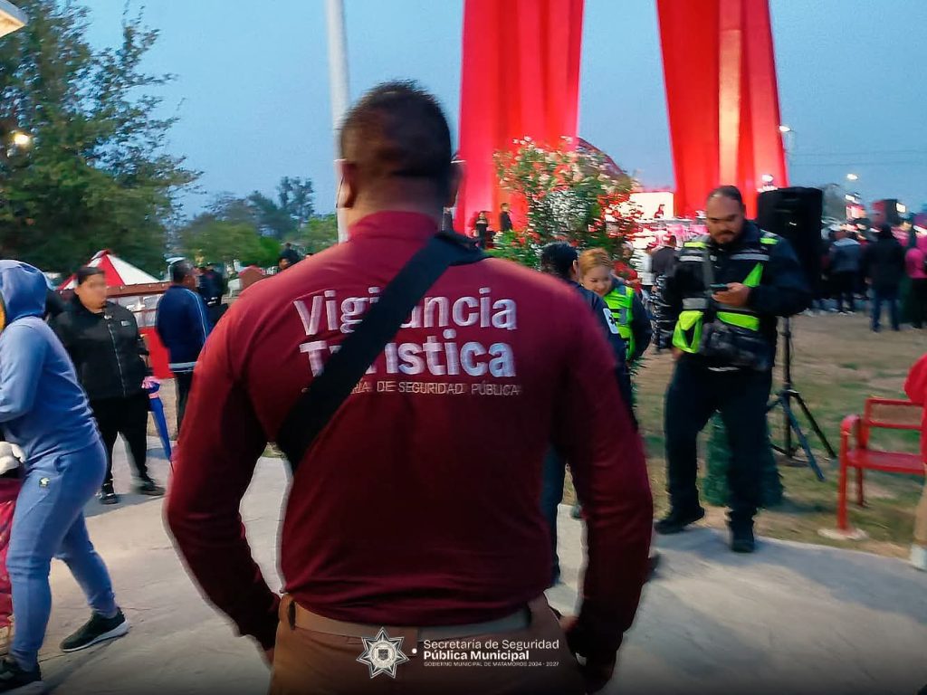 IMG-20251204-WA0064-1024x768 Se implementa operativo especial para garantizar seguridad a las familias durante el evento del encendido del pino en el Parque Olímpico