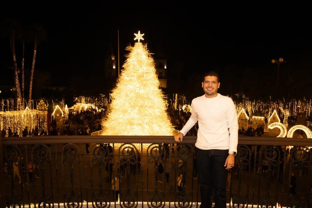 IMG-20251207-WA0060-1024x683 Alcalde Beto Granados invita a familias a tomarse la foto en el balcón de la Presidencia