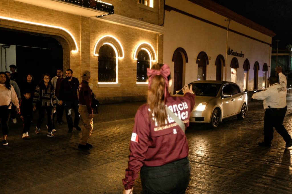 IMG-20251207-WA0077-1024x682 Elementos de Seguridad garantizan cruces seguros hacia el Balcón de la Presidencia de Matamoros