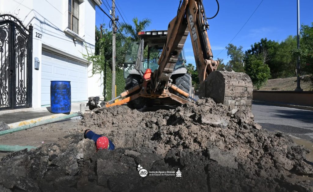 IMG-20251210-WA0006-1024x628 Atiende gobierno de Beto Granados fuga de agua en la colonia Jardín