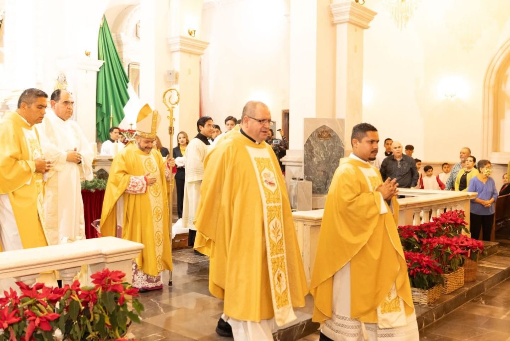 IMG-20251226-WA0021-1024x684 Alcalde Beto Granados comparte mensaje de fe y unidad tras acudir a la Misa de Noche Buena en la Catedral de Matamoros