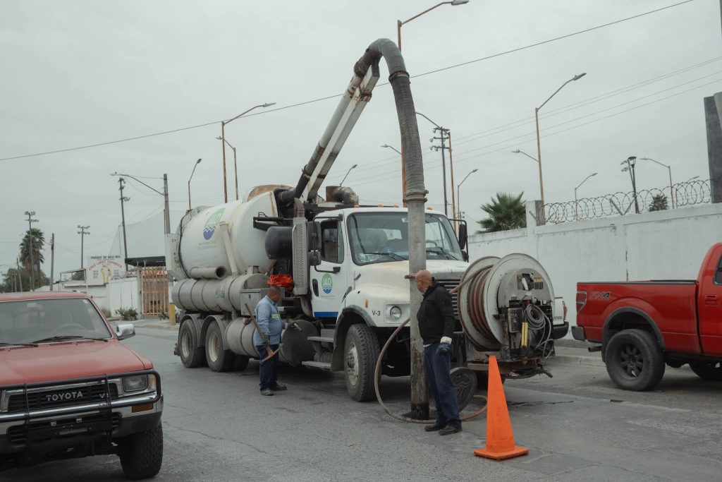 Imagen-de-WhatsApp-2025-12-04-a-las-13.01.27_49cfa491-1024x683 Gobierno de Beto Granados refuerza limpieza de la red sanitaria en 14 y Periférico