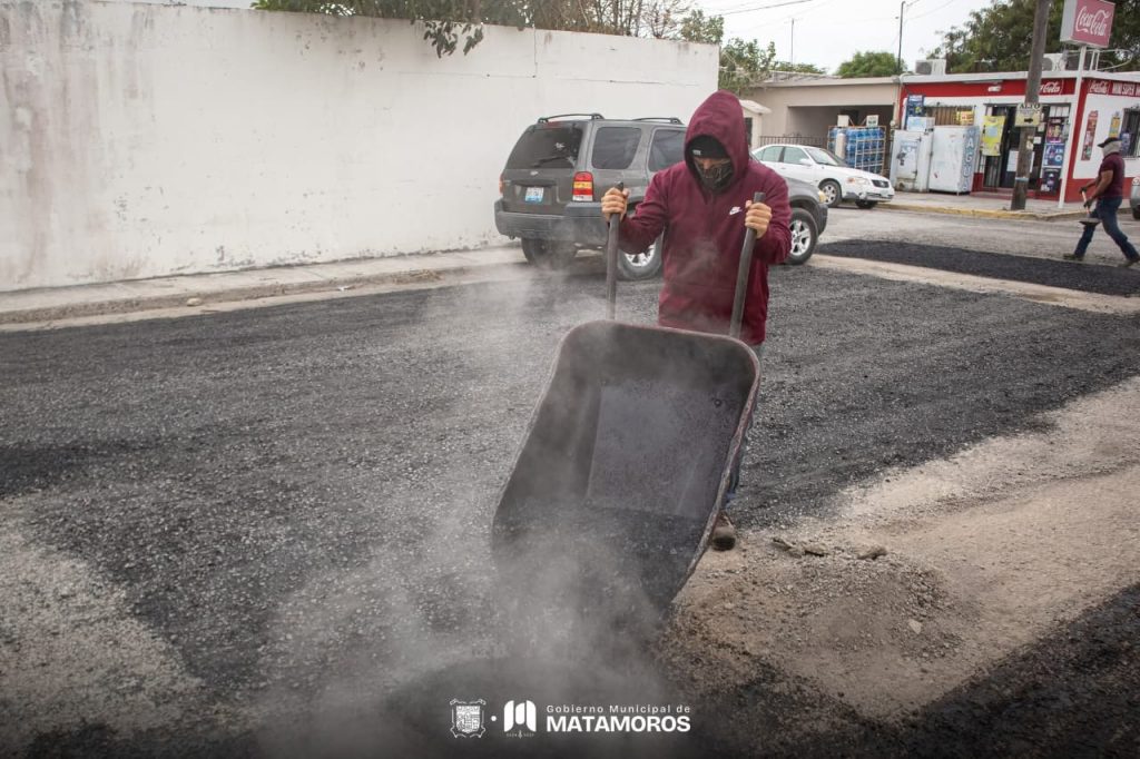Imagen-de-WhatsApp-2025-12-08-a-las-13.01.40_49f36bea-1024x682 Matamoros Avanza en la rehabilitación de calles en diversos sectores: Beto Granados