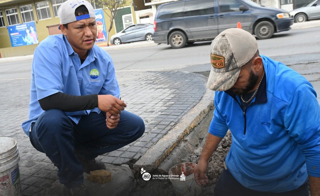 Imagen-de-WhatsApp-2025-12-18-a-las-11.01.14_6ea461e0-1024x629 Gobierno de Beto Granados refuerza reparación de fuga de agua, en Sexta y Pedro Coronado