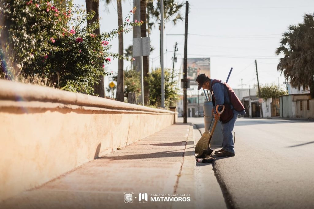 IMG-20260104-WA0001-1024x682 Cuadrillas municipales trabajan por un Matamoros limpio: Beto Granados