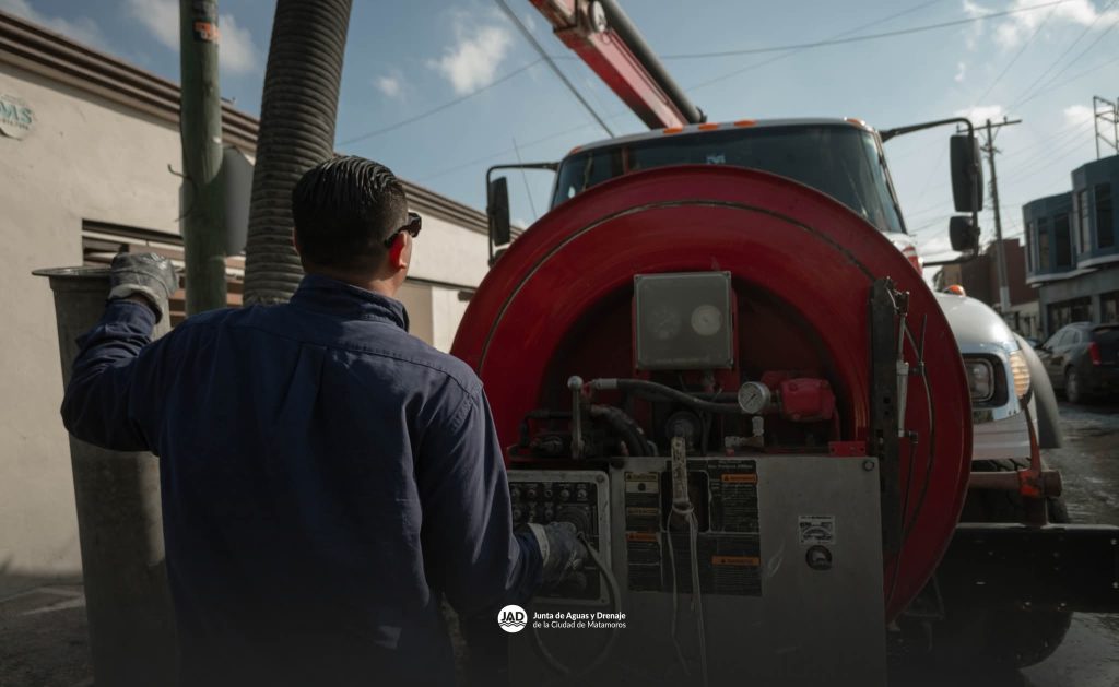 IMG-20260105-WA0024-1024x629 Gobierno de Beto Granados refuerza trabajos de limpieza y desazolve con camión vactor en el Fraccionamiento Victoria