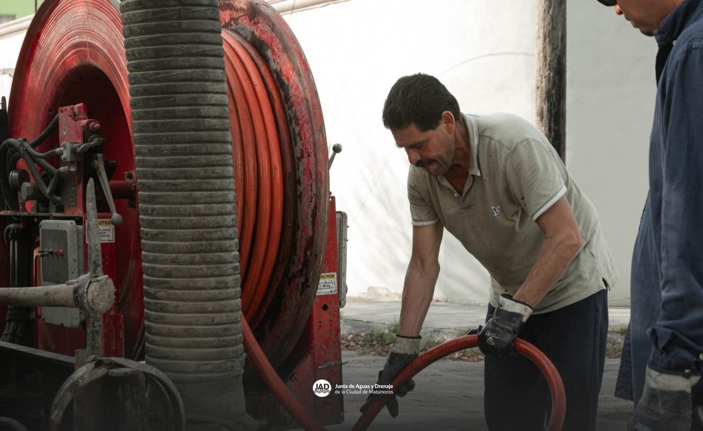 IMG-20260108-WA0015-1024x629 Beto Granados impulsa trabajos de drenaje sanitario en el fraccionamiento Arboledas