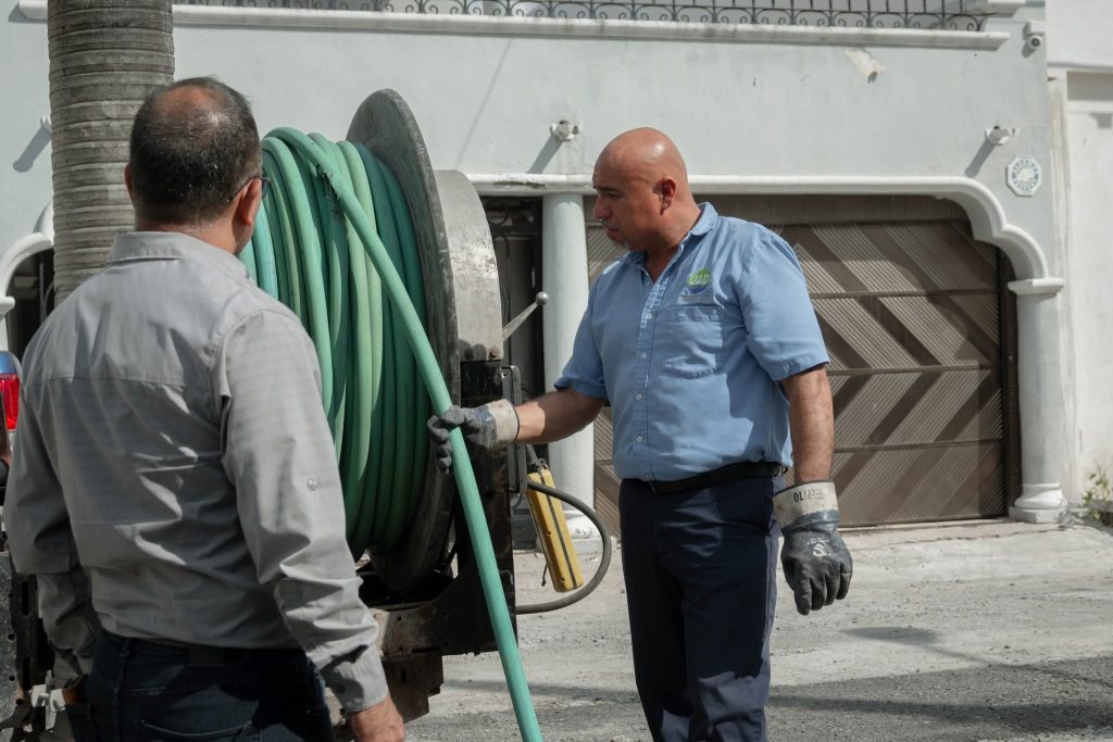 IMG-20260109-WA0010-1024x683 Camión vactor refuerza labores de limpieza en la colonia Playa Sol: Beto Granados