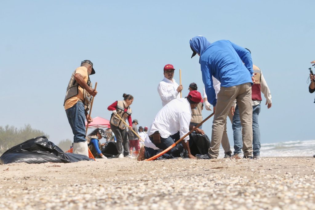WhatsApp-Image-2026-03-29-at-6.31.57-PM-1024x682 Suma Tamaulipas esfuerzos con Federación y municipios para sanear litoral