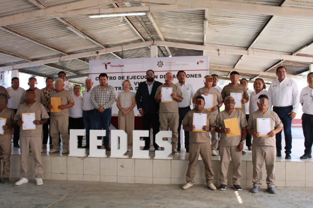 IMG-20260418-WA00551-1024x682 Transforma educación vidas en CEDES Victoria: entregan 52 certificados a PPLs