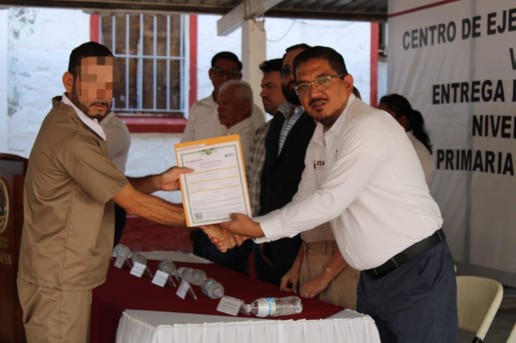 IMG-20260418-WA00571-1024x682 Transforma educación vidas en CEDES Victoria: entregan 52 certificados a PPLs