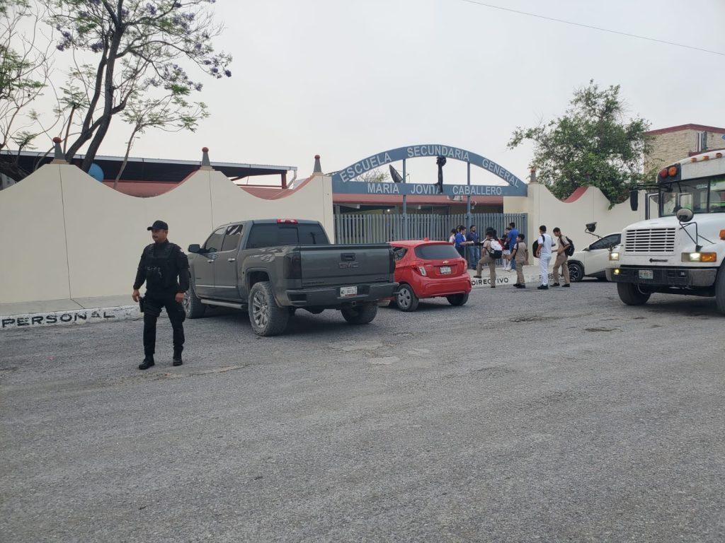 IMG-20260423-WA0002-1024x768 Secundarias y preparatorias con vigilancia permanente a través de operativo “Escuela Segura”