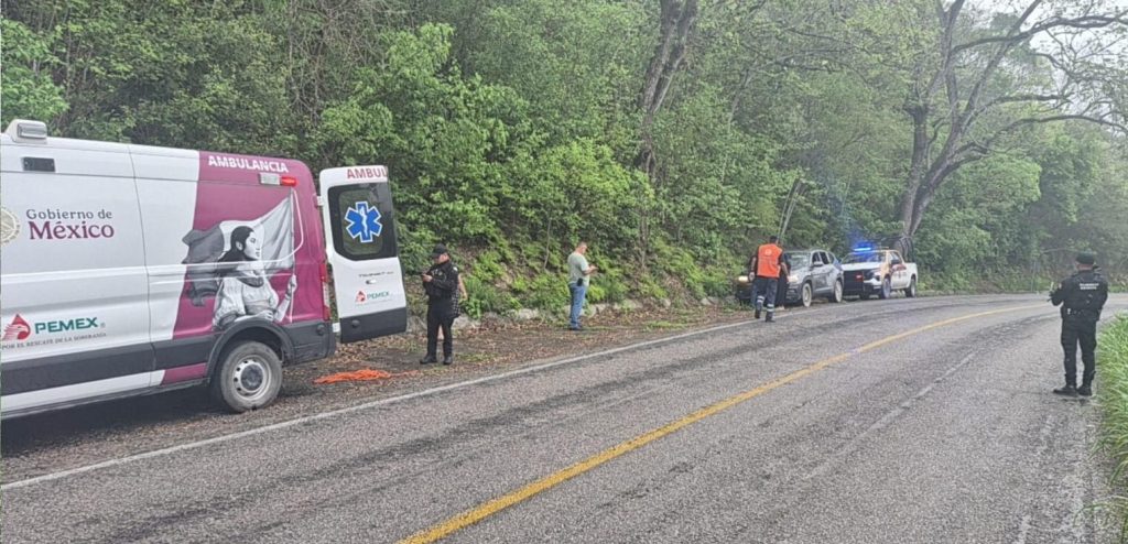 WhatsApp-Image-2026-04-22-at-2.21.01-PM-1-1024x494 Guardia Estatal atiende accidente con lesionados en Llera